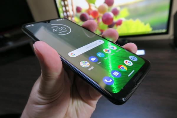 Motorola Moto G7 Plus: Display satisfăcător la mai toate capitolele