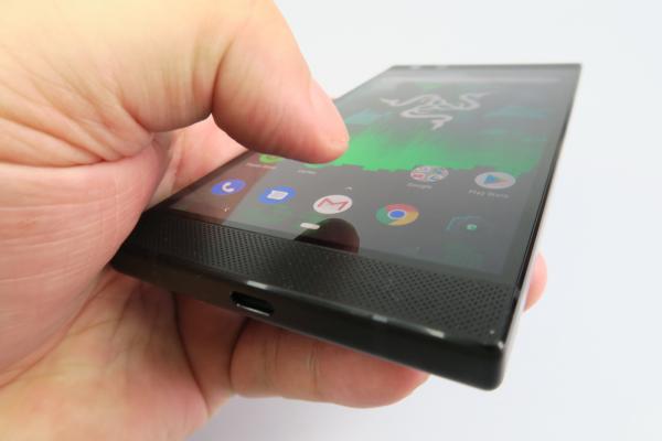 Razer Phone 2: Display albicios, lăptos, 120 Hz nu ajung