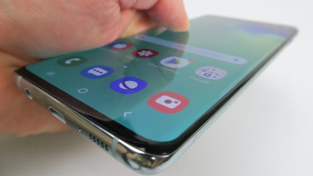 <b>Ultimul update sosit pe Galaxy S10 aduce îmbunătățiri și la nivel de autonomie</b>Weekend-ul aduce și informații interesante despre Samsung Galaxy S10+ și mai precis despre varianta Exynos a acestui device care odată cu primirea actualizării cu patch-ul de securitate din Aprilie pare a îmbunătăți și autonomia