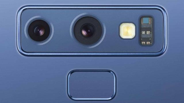 <b>Samsung Galaxy Note 9 primește o actualizare software: noi funcții pentru cameră, Night Mode programabil</b>Este sezonul actualizărilor software, iar Galaxy Note 9 este cel mai nou terminal actualizat de la Samsung. Noul pachet software aduce security patch-ul pe aprilie 2019 şi a fost confirmat în Germania