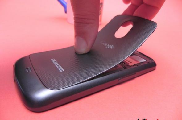 Review Samsung Galaxy Nexus - Android ajuns la maturitate, formatul de design ideal și câteva mici buguri de Început (Video): samsung_galaxy_nexus_review_mobilissimo_26.jpg