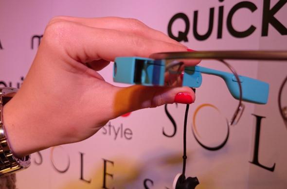 Google Glass "eyes-on" la standul QuickMobile din Băneasa Mall; Detalii despre preț și lansare În România! (Video): dsc_0155jpg.jpg