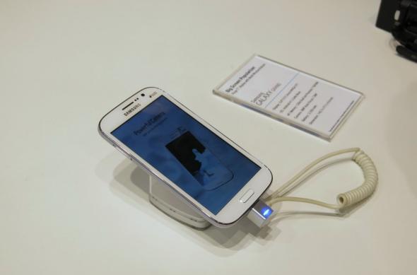 MWC 2013: Samsung Galaxy Grand hands on preview la MWC: un gigant cu dotări midrange (Video): samsung_galaxy_grand_2jpg.jpg