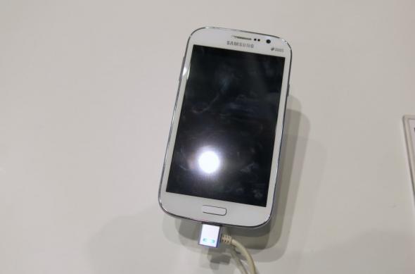 MWC 2013: Samsung Galaxy Grand hands on preview la MWC: un gigant cu dotări midrange (Video): samsung_galaxy_grand_5jpg.jpg