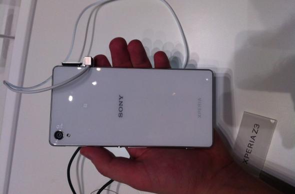 IFA 2014: Sony Xperia Z3 Compact hands on - micul flagship care controlează un PlayStation 4 (Video): img_0648jpg.jpg