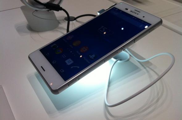 IFA 2014: Sony Xperia Z3 Compact hands on - micul flagship care controlează un PlayStation 4 (Video): img_0655jpg.jpg