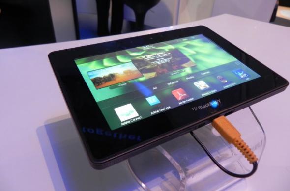 MWC 2011: Tableta BlackBerry PlayBook rulează Quake 3, un film și Adobe Reader simultan (Video): dscn3904jpg.jpg