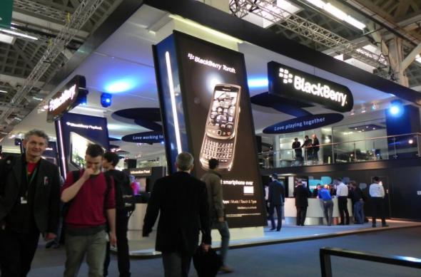 MWC 2011: Tableta BlackBerry PlayBook rulează Quake 3, un film și Adobe Reader simultan (Video): dscn3900jpg.jpg