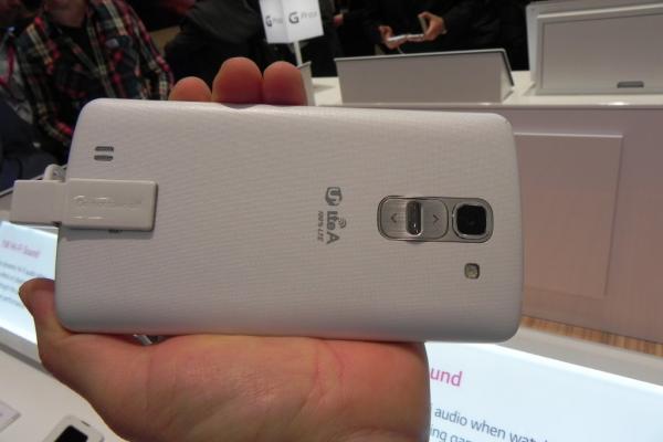 LG G Pro 2 hands on preview - răspunsul Întârziat al LG pentru Galaxy Note 3 (Retro MWC 2014 - Video)