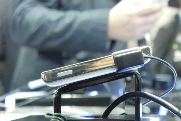MWC 2012: LG Optimus L5 hands-on În Barcelona - un telefon echilibrat (Video)