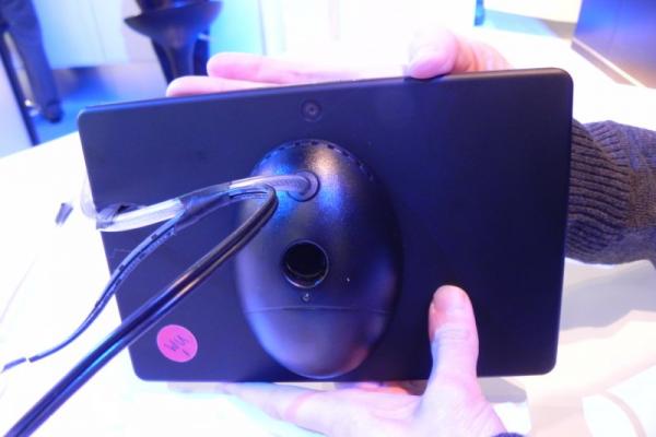 MWC 2011: Tableta BlackBerry PlayBook rulează Quake 3, un film și Adobe Reader simultan (Video)