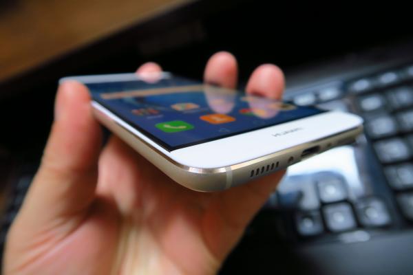 Huawei Nova Plus: Benchmark-uri peste unele flagship-uri de anul trecut