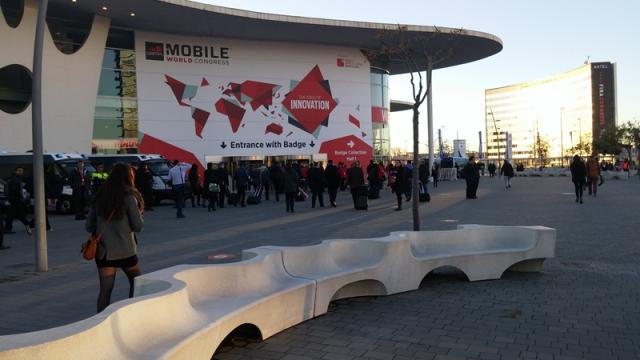<b>Jurnal de bord MWC 2016, ziua 4: O nouă zi în Barcelona însoțită de agitație, handson-uri și multe smartphone-uri interesante</b>​O nouă zi la Mobile World Congress plină de handson-uri, aglomerație și multă oboseală, cam așa sună descrierea pentru cea de-a doua zi a t&acirc;rgului spaniol. La fel ca luni, programul a &icirc;nceput dis de dimineață la ora 7 c&acirc;nd...