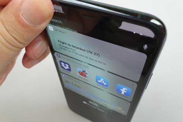 Apple iPhone 11 Pro Max: OS, UI, aplicaţii cu un iOS 13 adus la zi incremental faţă de iOS 12