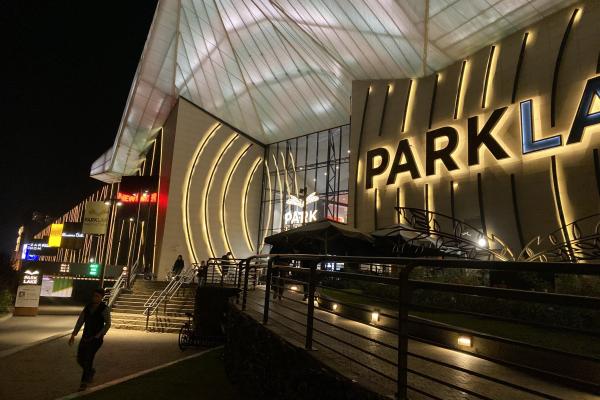 Fotografii făcute seara în București cu Apple iPhone 11 Pro Max (mostre foto low light)