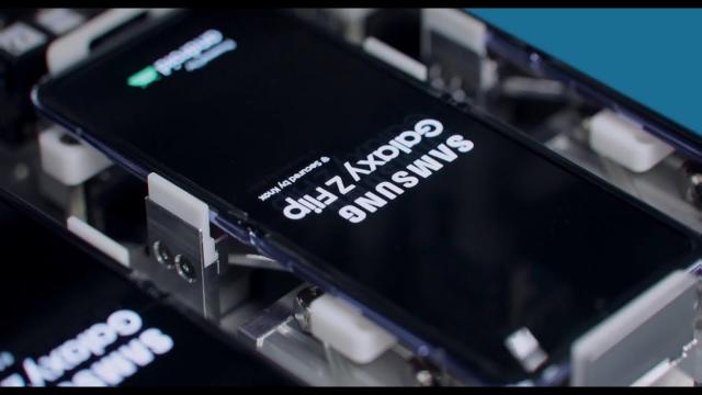 <b>Coronavirusul afectează acum şi producţia lui Samsung Galaxy Z Flip; Iată cum!</b>Scriam zilele trecute că Samsung va fi compania producătoare de telefoane cel mai puţin afectată. Iată că nu scapă chiar nevătămată, pentru că azi aflăm că producţia lui Galaxy Z Flip va fi afectată de epidemie. Avem detalii mai jos.