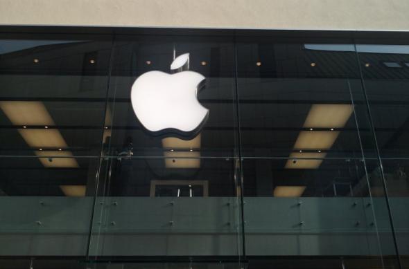 iPad 2 se lansează În Germania, În urale! Avem imagini unice de la fața locului! (Video): imag0172.jpg