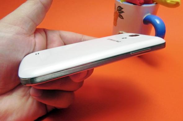 Review Samsung Galaxy S4 Mini: "minionul" lui Galaxy S4 la suprapreț (Video): samsung_galaxy_s4_mini_review_mobilissimo_ro_18jpg.jpg