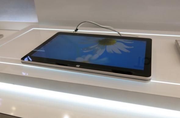 MWC 2013: LG Tab-Book hands on, tableta cu tastatura glisantă și Windows 8 (Video): lg_tab_book_06jpg.jpg