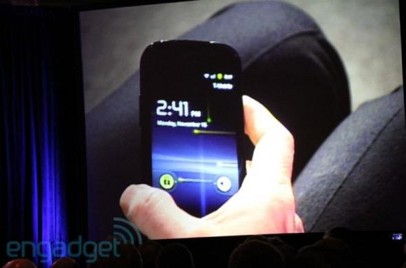 Google Nexus S surprins În mâna lui Eric Schmidt; CEO-ul Google confirmă Android 2.3 pentru următoarele săptămâni (video): 11_15_10_googlenexusstk004_1289861739.jpg