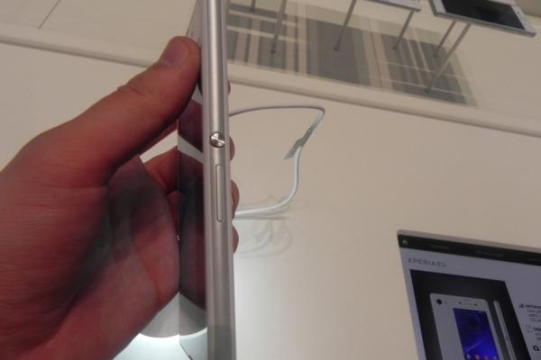 IFA 2014: Sony Xperia E3 hands on - micul smartphone accesibil cu design inspirat de flagshipuri (Video)
