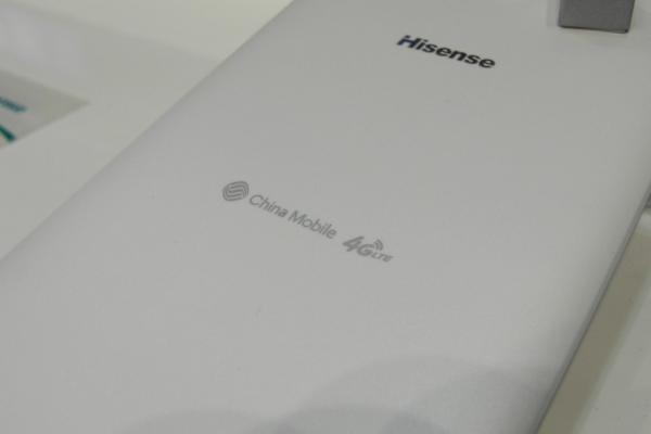 MWC 2014: Hisense Maxe X1 4G hands on preview - un maxi smartphone cu ecran de 6.8 inch
