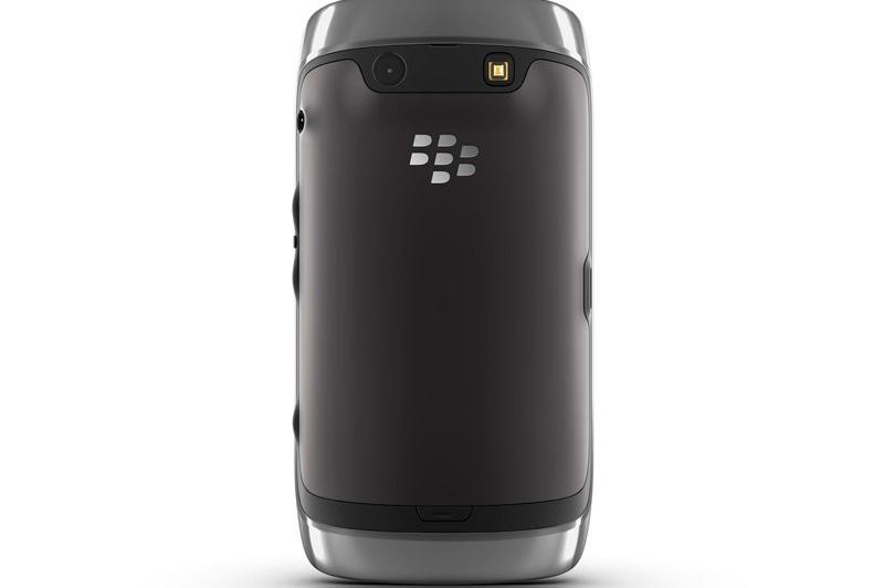 Trio de BlackBerry-uri noi, anunțat oficial: BlackBerry Bold 9900, Torch 9810 și Torch 9860: torch_9860_9850_back.jpg