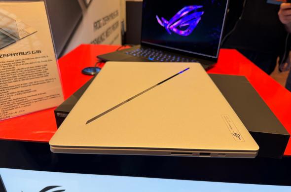 ASUS ROG Zephyrus G16 - Galerie foto: ASUS-ROG-Zephyrus-G16-OLED_023.jpg