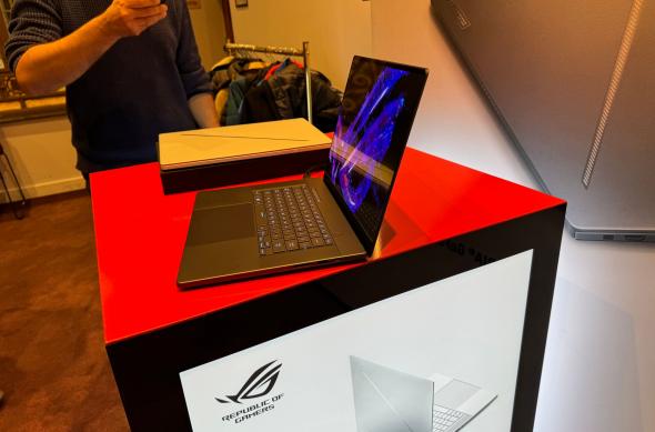 ASUS ROG Zephyrus G16 - Galerie foto: ASUS-ROG-Zephyrus-G16-OLED_016.jpg