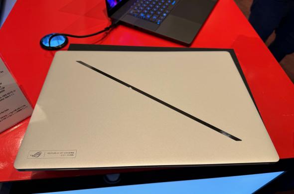 ASUS ROG Zephyrus G16 - Galerie foto: ASUS-ROG-Zephyrus-G16-OLED_027.jpg