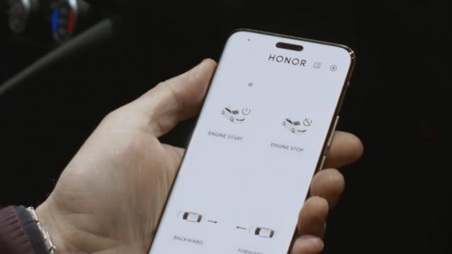 <b>Telefoanele Honor vor putea controla un automobil cu... privirea utilizatorului</b>Honor e gata să prezinte la MWC 2024 seria de telefoane Magic6, dar şi câteva inovaţii neaşteptate. Nu atât bateria silicon-carbon, cât o nouă modalitate de a interacţiona cu automobilul personal. O vedeţi mai jos

