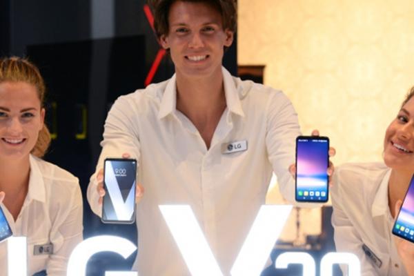 LG V30 va sosi la MWC 2018 într-o versiune cu extra funcţii AI
