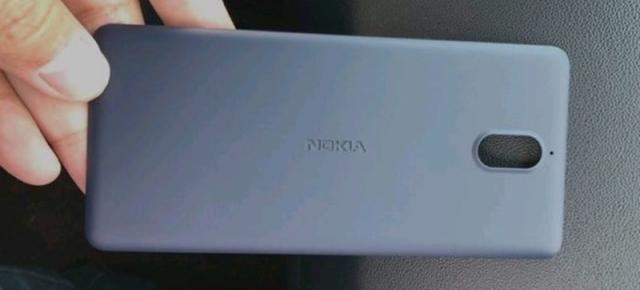 Nokia 1 apare în câteva fotografii reale cu o carcasă din policarbonat; adoptă platforma Android Go