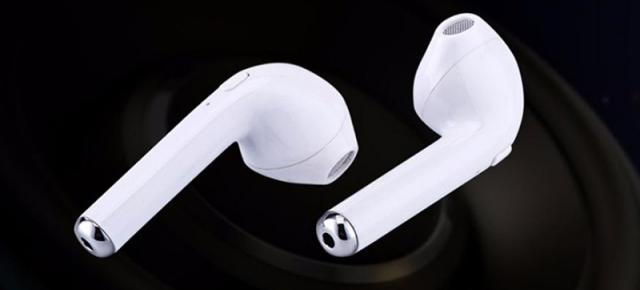 Căștile wireless I7 copiază design-ul celebrelor AirPods și se vând pentru sub 12 euro pe Cafago.com