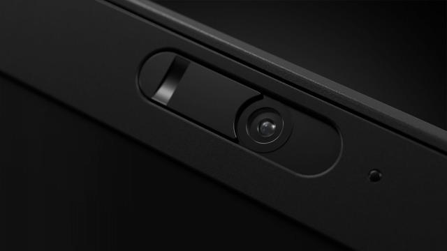 <b>My 2 cents: S-a ajuns aici... la ThinkShutter</b>S-a ajuns aici... S-a ajuns ca Lenovo să pună un capac special FIZIC pe camerele web de pe laptopurile sale noi, de dragul intimităţii sporite. Mecanisme similare cu acest ThinkShutter vor apărea în viitor, sunt sigur. Practic ne scărpinăm cu mâna..