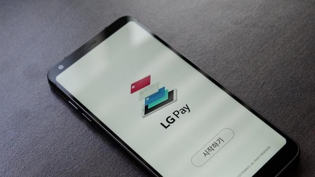 <b>LG Pay va debuta în SUA anul acesta pe terminalele LG G7 și LG V40; G7 vine la MWC 2018</b>Dacă mai era nevoie de o confirmare cu privire la faptul că într-adevăr viitorul flagship al sud-coreenilor de la LG se va numi LG G7, aceasta vine astăzi când aflăm detalii despre serviciul de plăți LG Pay. Acesta va debuta oficial pe piața din SUA