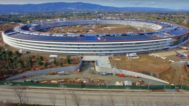 <b>Make Apple Great Again! Apple va construi un nou super campus în SUA, face angajări de zeci de mii de oameni</b>Deși abia a inaugurat un mega campus, cei de la Apple se pregătesc de ridicarea unui alt sediu impresionant în State. Aflăm că această mega construcție va găzdui peste 20000 angajați, compania din Cupertino contribuind astfel la crearea