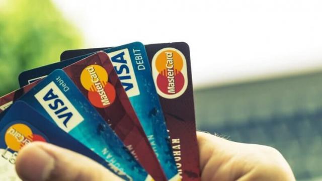 <b>OnePlus confirmă atacul informatic asupra sistemului de plăți; recomandă blocarea cardurilor bancare folosite pentru achiziții</b>Nu doar Apple are probleme grave în această perioadă, ci și OnePlus care a făcut-o lată putem spune. Vă informam în urmă cu doar câteva zile despre faptul că numeroși clienți ce au comandat produse de pe platforma oneplus.net s-au trezit