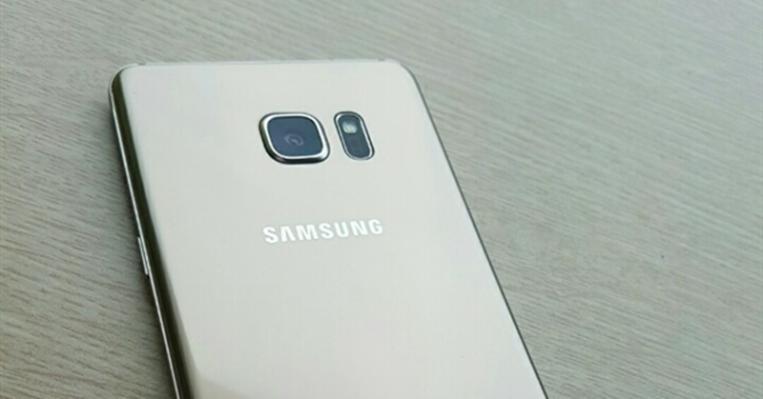 Numeroase fotografii cu Samsung Galaxy Note 7 ajung pe web; se confirmă varianta cu 4 GB RAM + 64 GB stocare