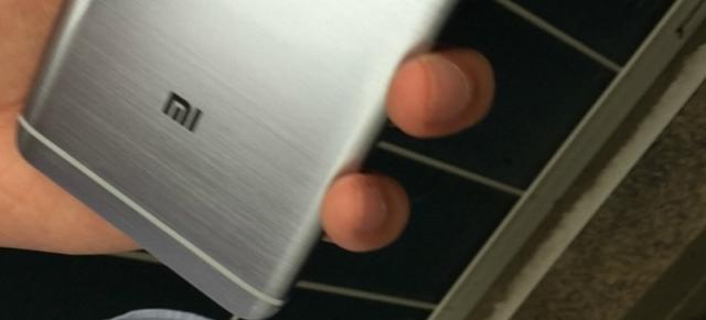 CEO-ul Xiaomi ne prezintă o imagine teaser pentru modelul Redmi Pro; telefon cu cameră duală ce se lansează oficial mâine!