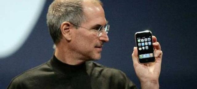 Apple sărbătoreşte vânzarea a 1 miliard de modele iPhone, printr-o întrunire specială cu angajaţii