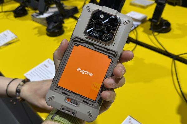IFA 2025: Video hands-on RugOne Xever 7 Pro, smartphone robust cu baterie ușor de înlocuit și senzor termic FLIR