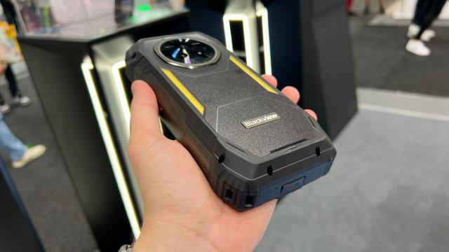 <b>IFA 2025: Blackview Xplore 2, telefonul cu satelit şi proiector, acum şi în Europa! (Hands on Video)</b>La standul Blackview de la IFA 2025, am luat contact cu seria de telefoane Xplorer 2. Modelul Xplorer 2 Satellite are conexiune prin satelit, inclusiv în Europa, în vreme ce Xplorer 2 Projector are proiector în partea de sus. Există şi o variantă