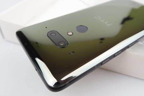 HTC U12+ Unboxing: din cutia neoficială iese speranţa cu 4 camere a taiwanezilor (Video)