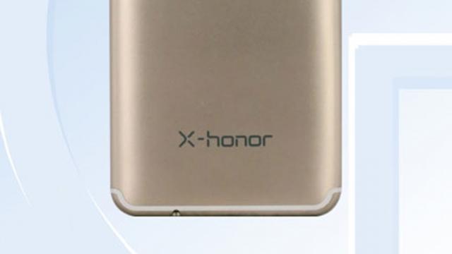 <b>Chinezii se copiază între ei! Brandul Honor are un frate "geamăn" numit X-Honor</b>Cu toate că termenul de chinezări a început să fie mai puțin folosit în ultima vreme ca urmare a produselor electronice de mai bună calitate venite din China, încă există companii al căror principal obiect de activitate este acela de a copia alte 