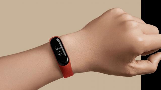 <b>Preț și disponibilitate Xiaomi Mi Band 3 în România și China</b>Printre cele mai apreciate purtabile de pe piață avem și gama Mi Band a celor de la Xiaomi, serie care de curând a primit un nou membru și anume Mi Band 3. Pentru că acest dispozitiv a început a fi vândut oficial, vă prezentăm astăzi un articol