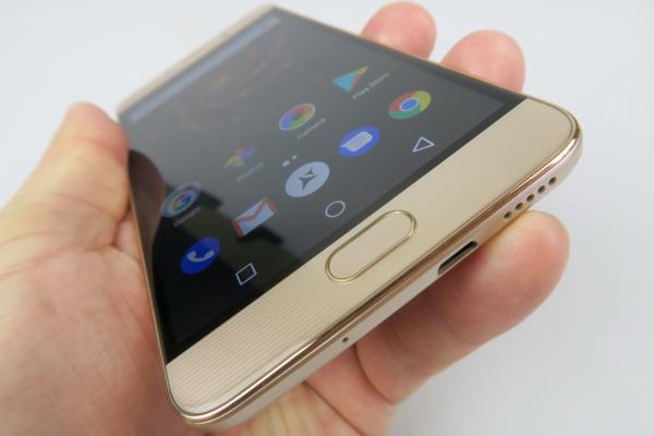 Allview X4 Soul Lite: Multimedia cu acustică bună, căşti diferite de cele obișnuite de la Allview