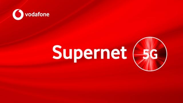 <b>Vodafone România anunță lansarea rețelei SuperNet 5G și activarea primelor stații radio 5G pe plan local</b>Pe neașteptate vine astăzi din partea Vodafone România vestea lansării primei rețele 5G din țara noastră, fiind astfel activate primele stații radio 5G parte din rețeaua SuperNet 5G. Această rețea le va permite românilor accesul 