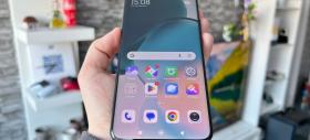 Xiaomi 15 Ultra: Display mare, cu mici curburi subtile pe toate laturile, rezoluție WQHD+, LTPO