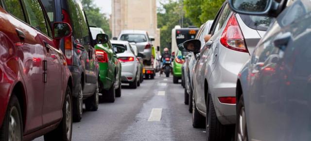 Taxă nouă pentru camioane și impozit pe mașinile vechi; Ce trebuie să știe șoferii?